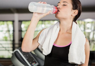 在跑步機(jī)上可以光腳跑嗎？跑步機(jī)有什么注意事項(xiàng)嗎？