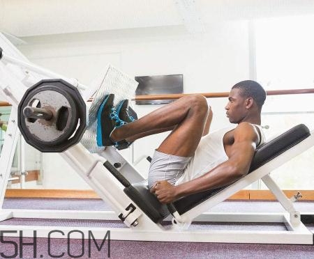 腿舉應該是體重多少倍？正常人腿舉多少重量？