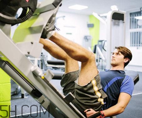 腿舉應該是體重多少倍？正常人腿舉多少重量？