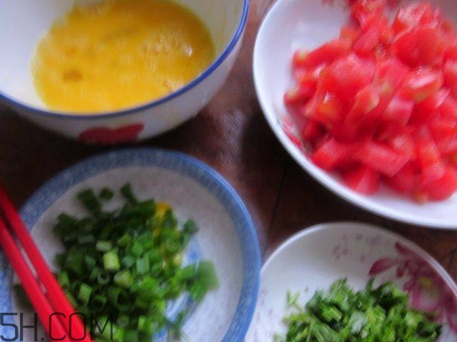 如何快速給西紅柿去皮？西紅柿怎么去皮比較快？