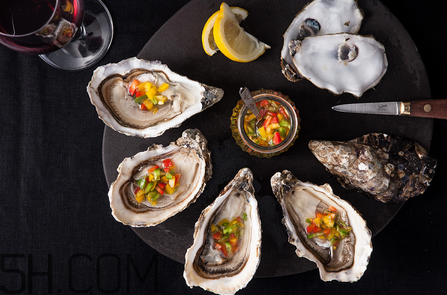 生蠔的食用注意事項(xiàng) 生蠔可以和牛肉一起吃嗎 生蠔的食用注意事項(xiàng) 生蠔可以和牛肉一起吃嗎