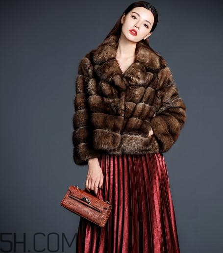 裘皮大衣怎樣清洗？裘皮大衣怎么挑選？