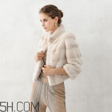 裘皮大衣怎樣清洗？裘皮大衣怎么挑選？