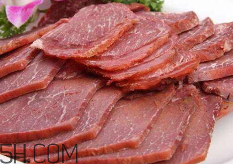 臘牛肉臭了還能吃嗎 臘牛肉有點(diǎn)發(fā)霉還能吃嗎 臘牛肉臭了還能吃嗎 臘牛肉有點(diǎn)發(fā)霉還能吃嗎