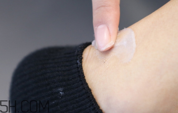 凡士林有什么作用 凡士林有什么功效 凡士林有什么作用 凡士林有什么功效