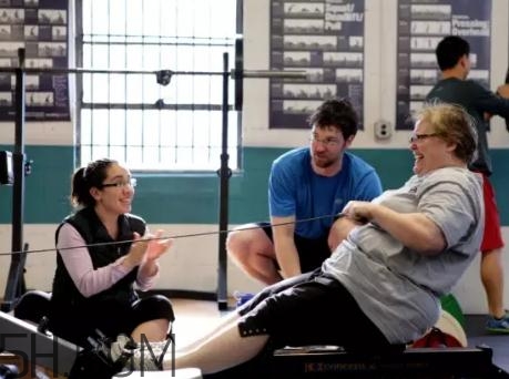 劃船機(jī)減脂效果如何？劃船機(jī)能減肚子嗎？