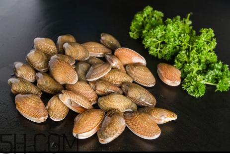 花甲用什么水泡比較好？死了的花甲能吃嗎？