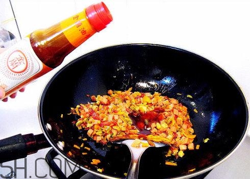 炒菜為什么要加醋？炒菜加醋的益處有哪些？