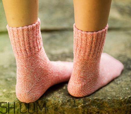 襪子洗完發(fā)硬怎么回事？為什么襪子洗完變硬？