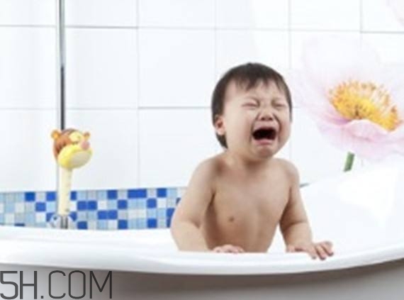 寶寶拉肚子可以洗澡嗎？寶寶拉肚子怎么洗澡比較好？
