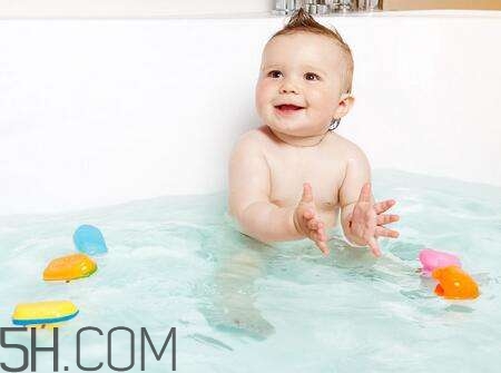 寶寶拉肚子可以洗澡嗎？寶寶拉肚子怎么洗澡比較好？