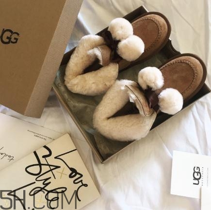 ugg雪地靴要穿襪子嗎？ugg是光腳穿嗎？