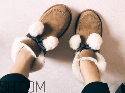 ugg雪地靴要穿襪子嗎？ugg是光腳穿嗎？