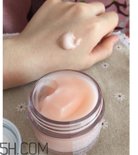 倩碧水磁場(chǎng)面霜每次用多??？每次用多少毫升？