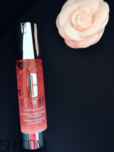 倩碧水磁場凝露適合油皮嗎？適合夏天嗎？