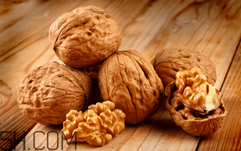 吃石榴牙齒變黑怎么回事？吃核桃牙齒變黑怎么回事？