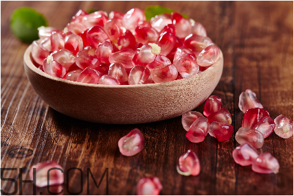 吃石榴牙齒變黑怎么回事？吃核桃牙齒變黑怎么回事？