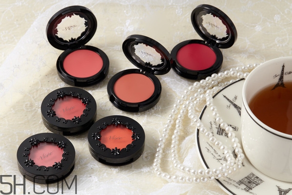 適合學(xué)生用的口紅顏色推薦 選擇口紅顏色的因素 適合學(xué)生用的口紅顏色推薦 選擇口紅顏色的因素