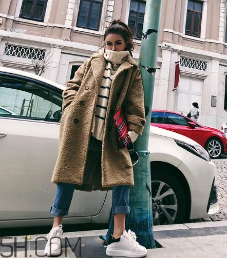 羊羔毛外套貴嗎？羊羔毛大衣價格