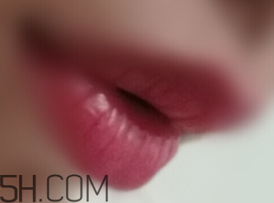 sum37悅色口紅沾杯嗎？持妝效果怎么樣？