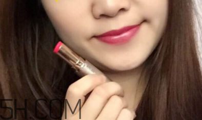 sum37悅色口紅沾杯嗎？持妝效果怎么樣？