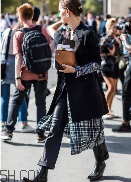 黑色長(zhǎng)款大衣搭配圖片 四種經(jīng)典配色指南 黑色長(zhǎng)款大衣搭配圖片 四種經(jīng)典配色指南