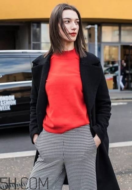 黑色長(zhǎng)款大衣搭配圖片 四種經(jīng)典配色指南 黑色長(zhǎng)款大衣搭配圖片 四種經(jīng)典配色指南