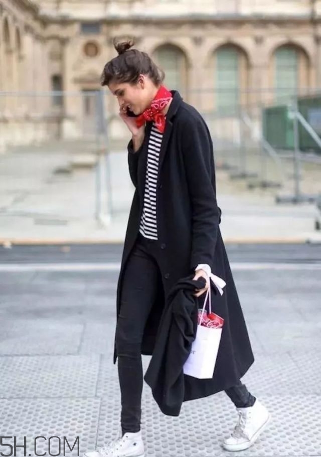 黑色長(zhǎng)款大衣搭配圖片 四種經(jīng)典配色指南 黑色長(zhǎng)款大衣搭配圖片 四種經(jīng)典配色指南