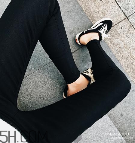 黑色褲子掉色怎么辦？黑色褲子怎么洗不掉色？