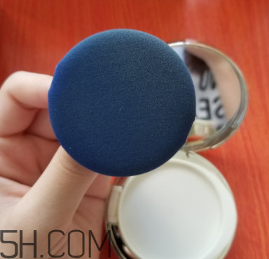 sum37空氣感氣墊霜浮粉嗎？適合油皮嗎？