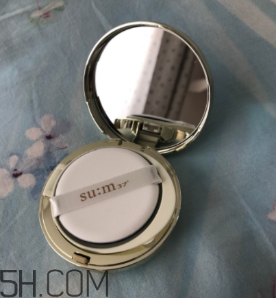 sum37空氣感氣墊霜浮粉嗎？適合油皮嗎？