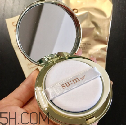 sum37空氣感氣墊霜浮粉嗎？適合油皮嗎？