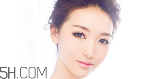 紋眼線后化妝了怎么卸妝？化妝棉和卸妝棉用法