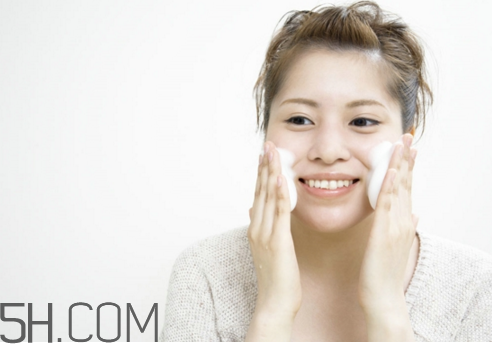 卸妝潔面洗面奶能卸妝嗎？氨基酸洗面奶可以卸妝嗎？