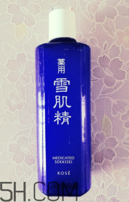 雪肌精化妝水適合干皮嗎？適合痘肌嗎？