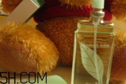 雅頓第五大道香水適合年齡 第五大道香水和綠茶香水哪個(gè)好聞 雅頓第五大道香水適合年齡 第五大道香水和綠茶香水哪個(gè)好聞