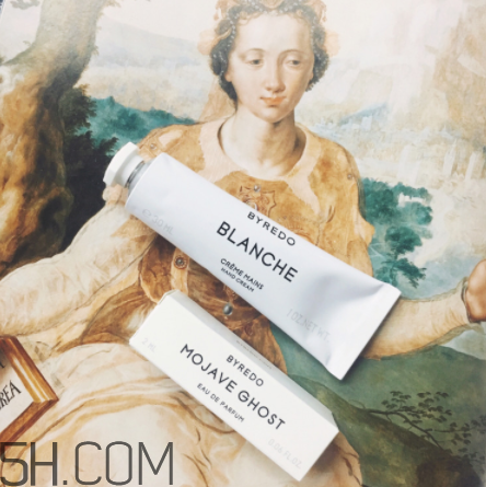 超好用的護(hù)手霜推薦 貝嫂說她的包里絕不能沒有這支護(hù)手霜 超好用的護(hù)手霜推薦 貝嫂說她的包里絕不能沒有這支護(hù)手霜