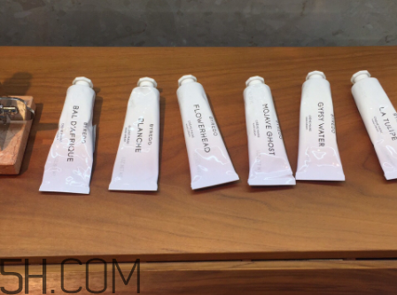 超好用的護(hù)手霜推薦 貝嫂說她的包里絕不能沒有這支護(hù)手霜 超好用的護(hù)手霜推薦 貝嫂說她的包里絕不能沒有這支護(hù)手霜