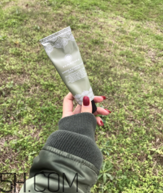 超好用的護(hù)手霜推薦 貝嫂說她的包里絕不能沒有這支護(hù)手霜 超好用的護(hù)手霜推薦 貝嫂說她的包里絕不能沒有這支護(hù)手霜