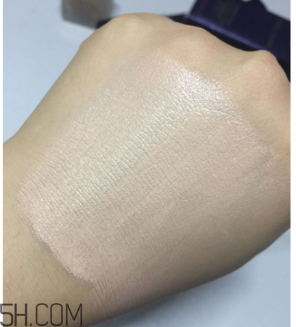 雅詩蘭黛持妝粉底液66號(hào)適合黃皮嗎？真人試色