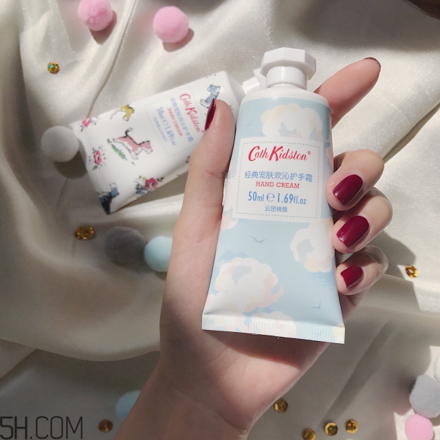 兩款超級(jí)好聞?dòng)趾糜玫淖o(hù)手霜推薦 cath kidston護(hù)手霜好用嗎 兩款超級(jí)好聞?dòng)趾糜玫淖o(hù)手霜推薦 cath kidston護(hù)手霜好用嗎