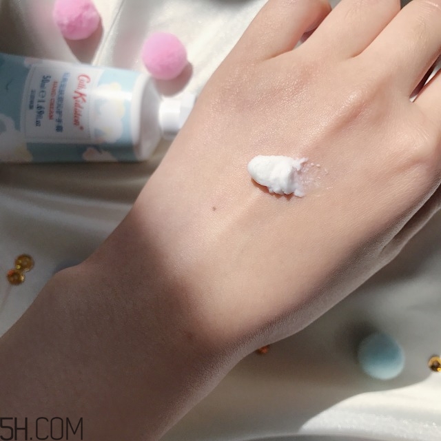 兩款超級(jí)好聞?dòng)趾糜玫淖o(hù)手霜推薦 cath kidston護(hù)手霜好用嗎 兩款超級(jí)好聞?dòng)趾糜玫淖o(hù)手霜推薦 cath kidston護(hù)手霜好用嗎