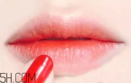 遮瑕膏可以涂嘴唇嗎 遮瑕膏的作用 遮瑕膏可以涂嘴唇嗎 遮瑕膏的作用