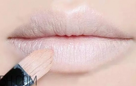 遮瑕膏可以涂嘴唇嗎 遮瑕膏的作用 遮瑕膏可以涂嘴唇嗎 遮瑕膏的作用