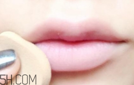 遮瑕膏可以涂嘴唇嗎 遮瑕膏的作用 遮瑕膏可以涂嘴唇嗎 遮瑕膏的作用