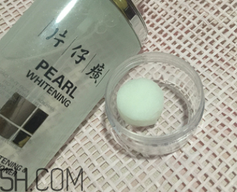 片仔癀珍珠亮膚水適合敏感皮嗎？有刺激嗎？