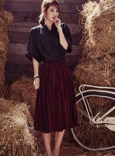 金絲絨百褶裙搭配什么上衣？