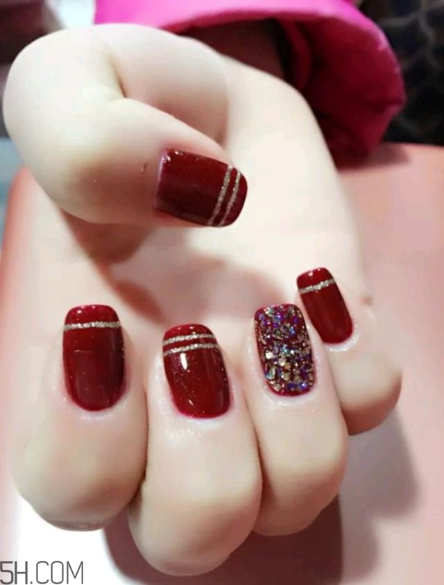 2018冬天涂什么顏色的指甲油好看？美甲小知識(shí)