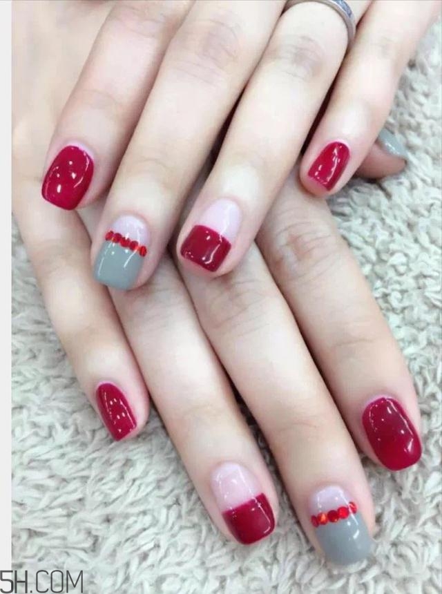 2018冬天涂什么顏色的指甲油好看？美甲小知識(shí)