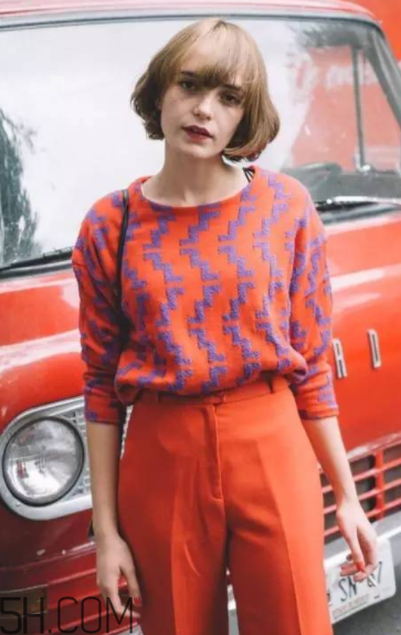 橘色衣服怎么搭配？橘色衣服搭配指南